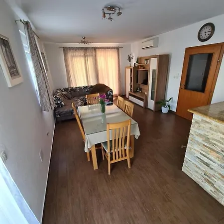 Ljubo Lägenhet Split