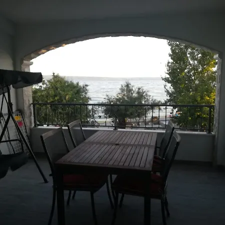 Lägenhet Ljubo